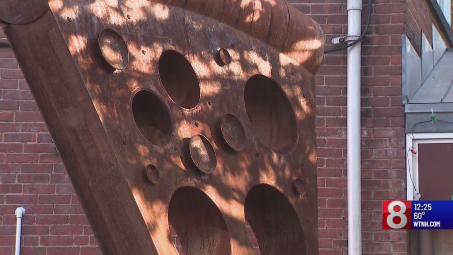 New Haven Pizza Club unveils 9K pound pizza sculpture outside Modern Apizza [Video]