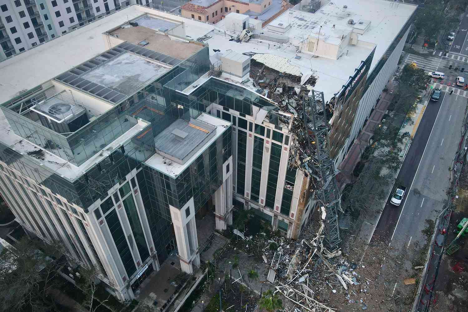 Crane Collapses into Tampa Bay Times Office Building During Hurricane Milton [Video]