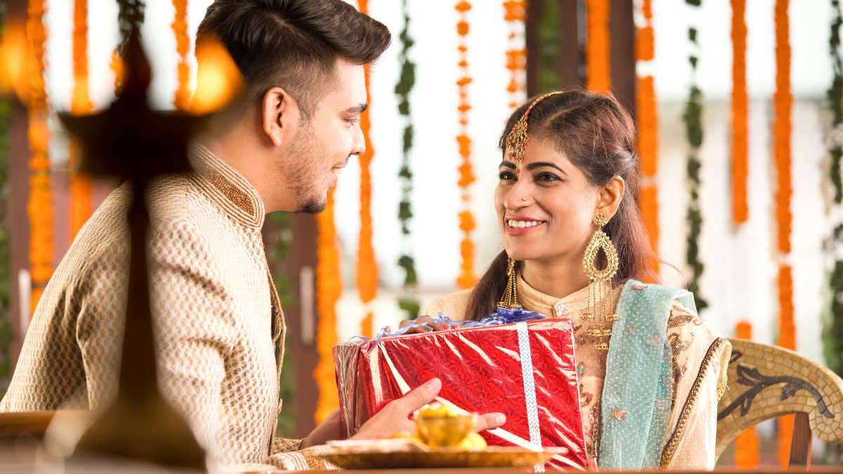 Karwa Chauth Gift Ideas For Wife: Your Ultimate Guide To Surprise Your Lady On This Occasion [Video]