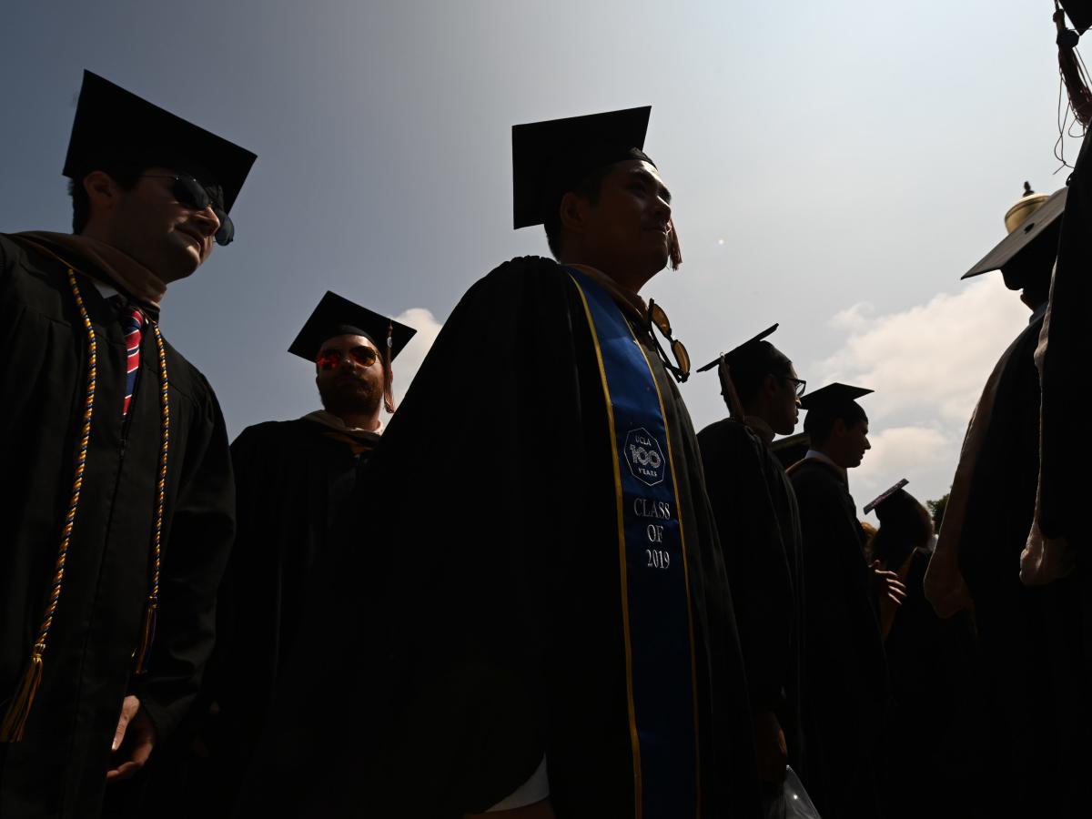 A major student-loan company is being punished for preventing over 460,000 borrowers from accessing cheaper monthly payments [Video]