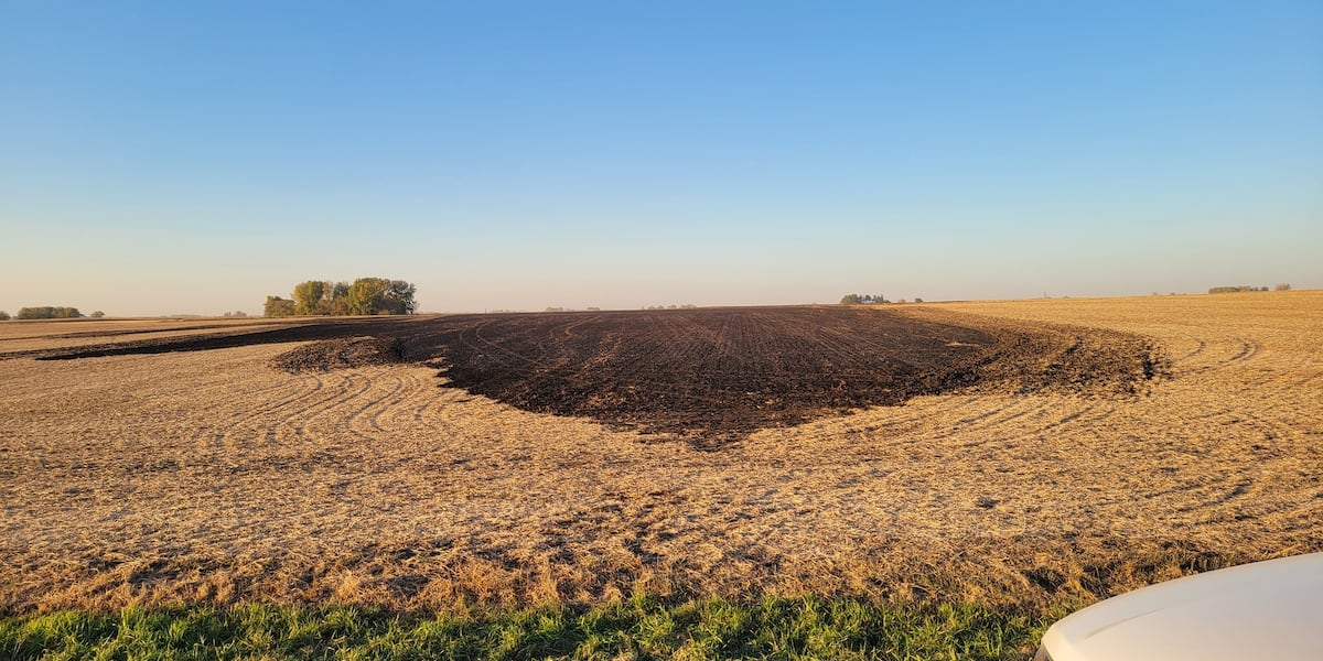 Multiple crews battle field fire that traveled 3 miles from Black Hawk County to Bremer County [Video]