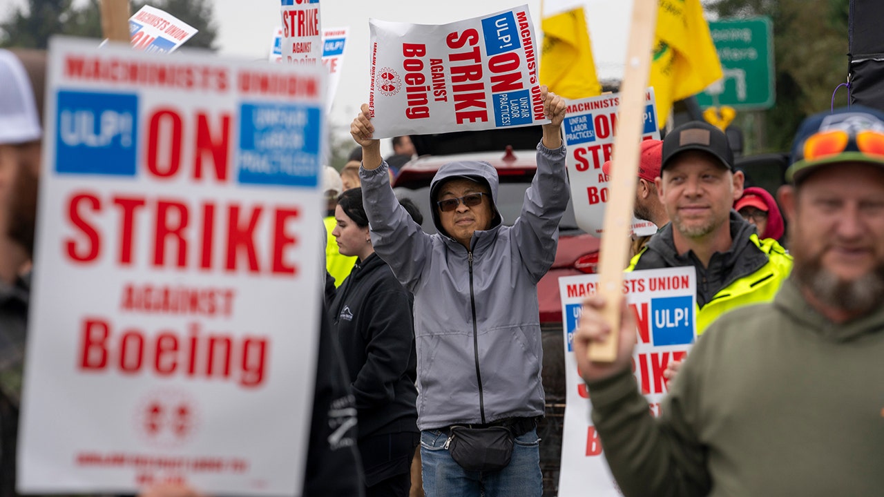 Boeing offers pay increases to reach tentative deal with union in weekslong machinists strike [Video]