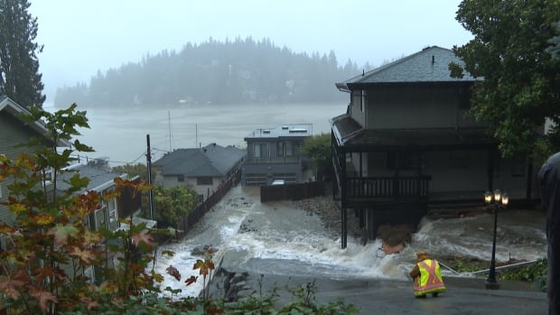 Evacuation orders issued for some North Shore residents amid flooding [Video]