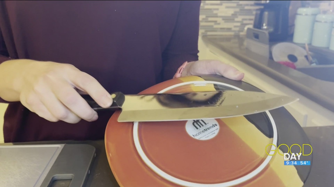 Easy knife-sharpening hack? Amanda tries a trend that claims to simplify sharpening your knives [Video]