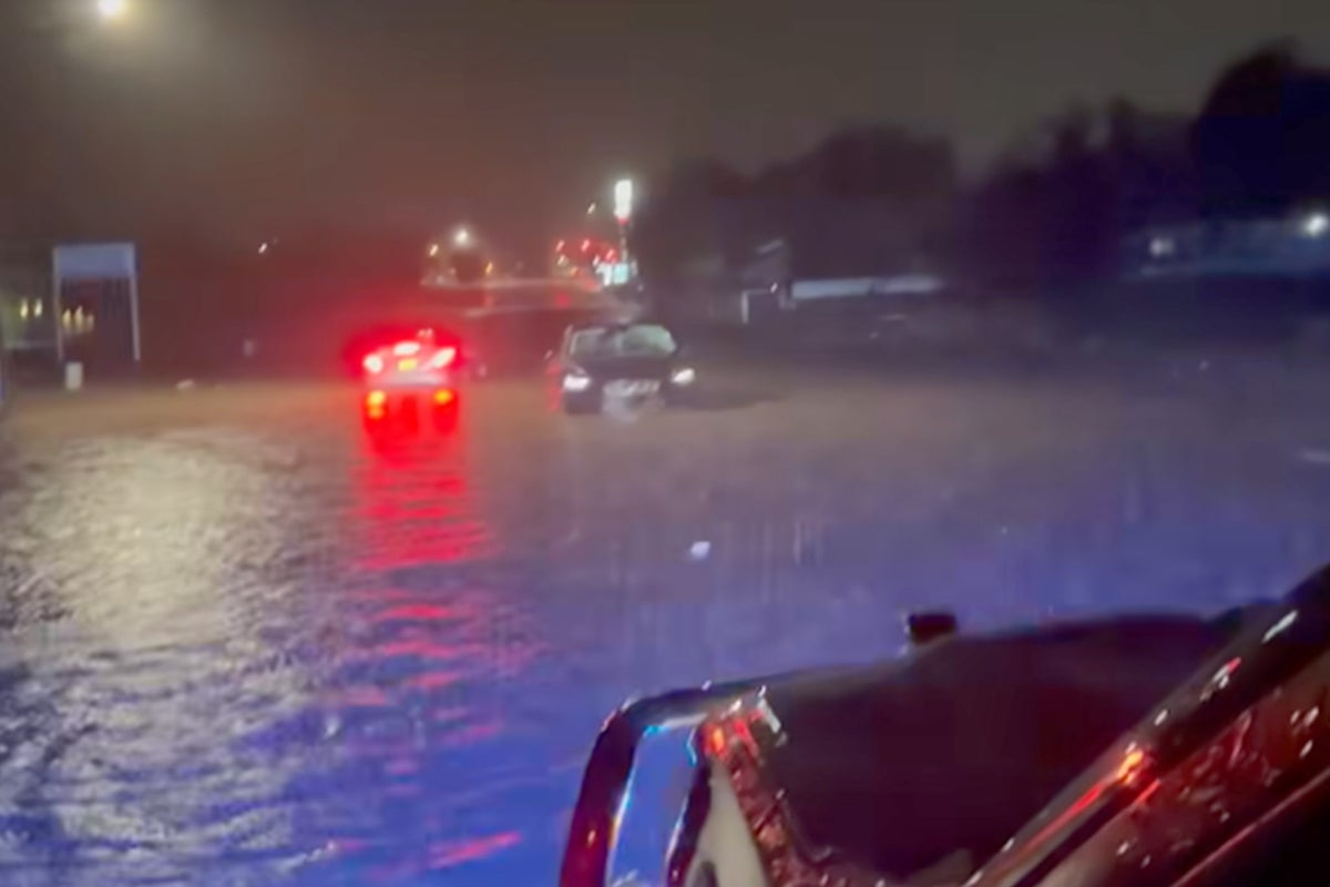 Flash flooding in New Mexico leaves at least two dead as hundreds rescued [Video]