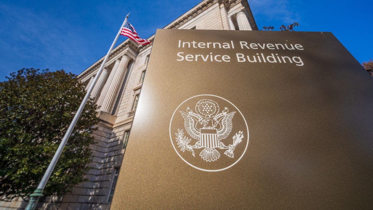 IRS sets new tax brackets, raises standard deduction for 2025 [Video]