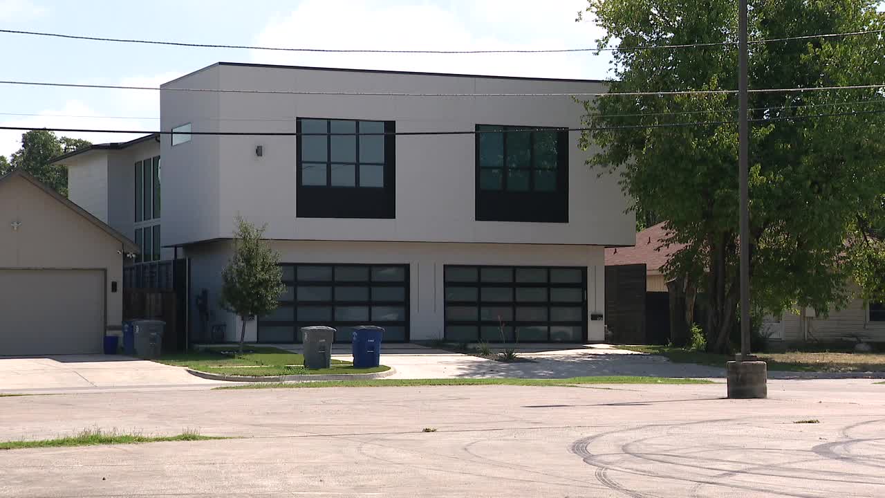 Half-built duplex in Dallas historic Elm Thicket neighborhood won’t be torn down [Video]