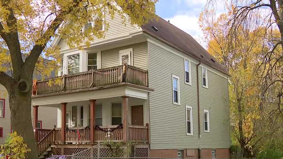 Older Milwaukee homes: Unseen lead paint hazards [Video]