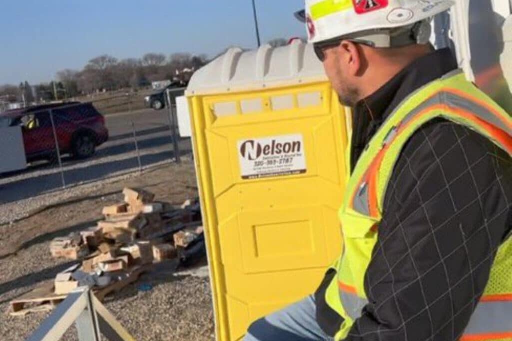 Video shows union members storming job site, trapping 19-year-old woman in trailer [Video]