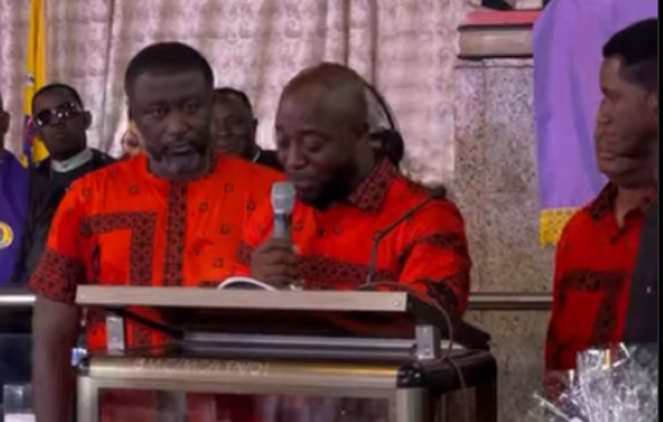 The touching moment businessman Kofi Amoa-Abban wept profusely while paying tribute to late mother [Video]