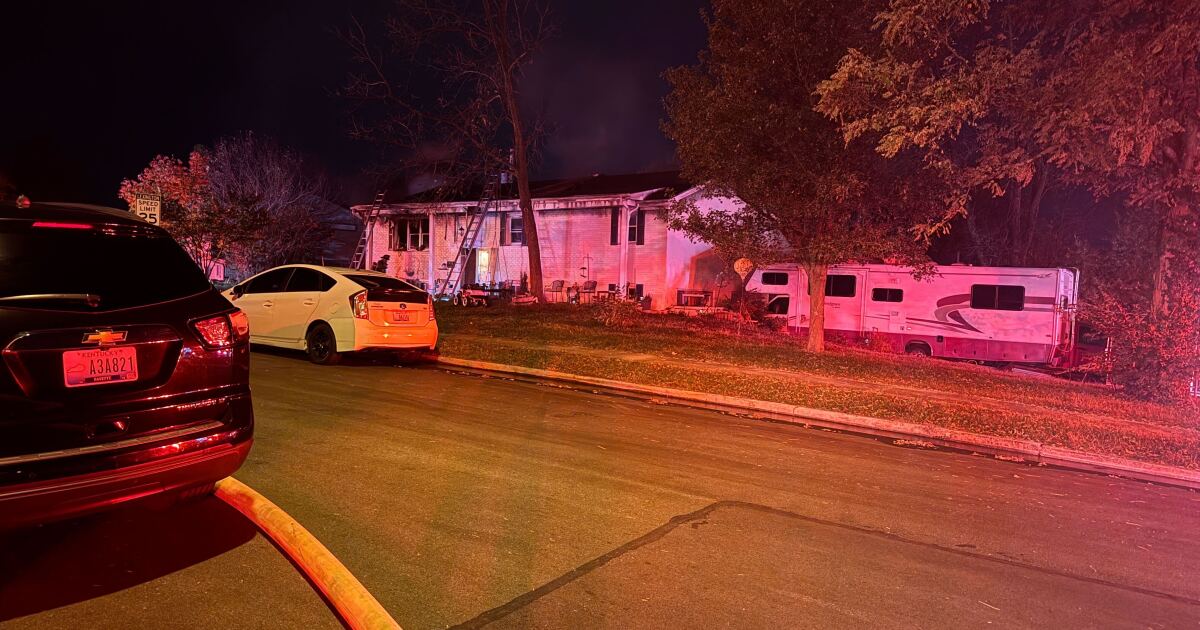 10 people without a home after overnight fire in Lexington [Video]