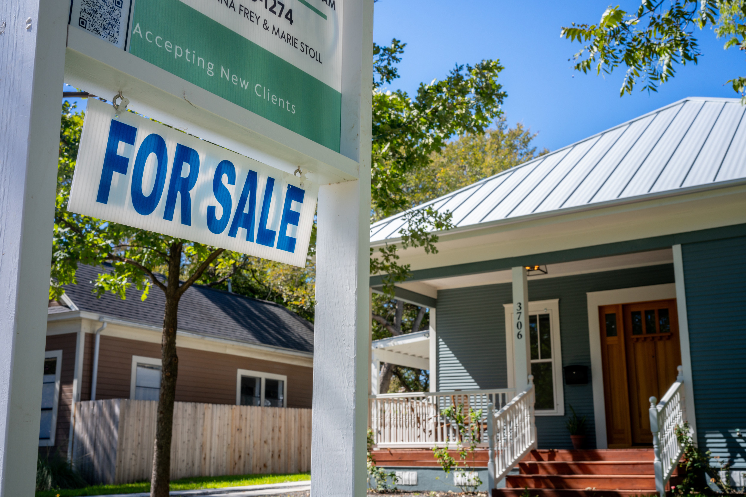 Texas Housing Market Stumbles as Home Sales Drop, Prices Fall [Video]