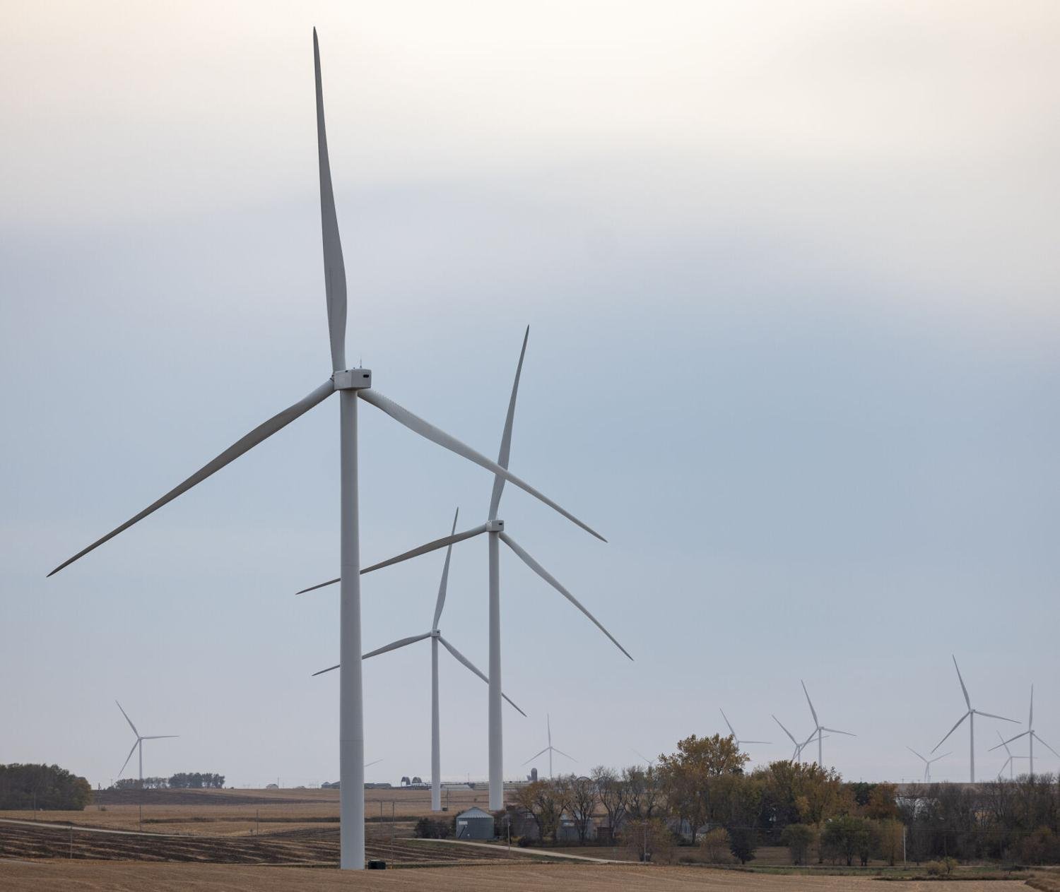 Company plans to put 40-70 wind turbines in Plymouth County [Video]