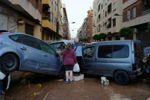 Spain flood death toll soars to 158, dozens missing [Video]