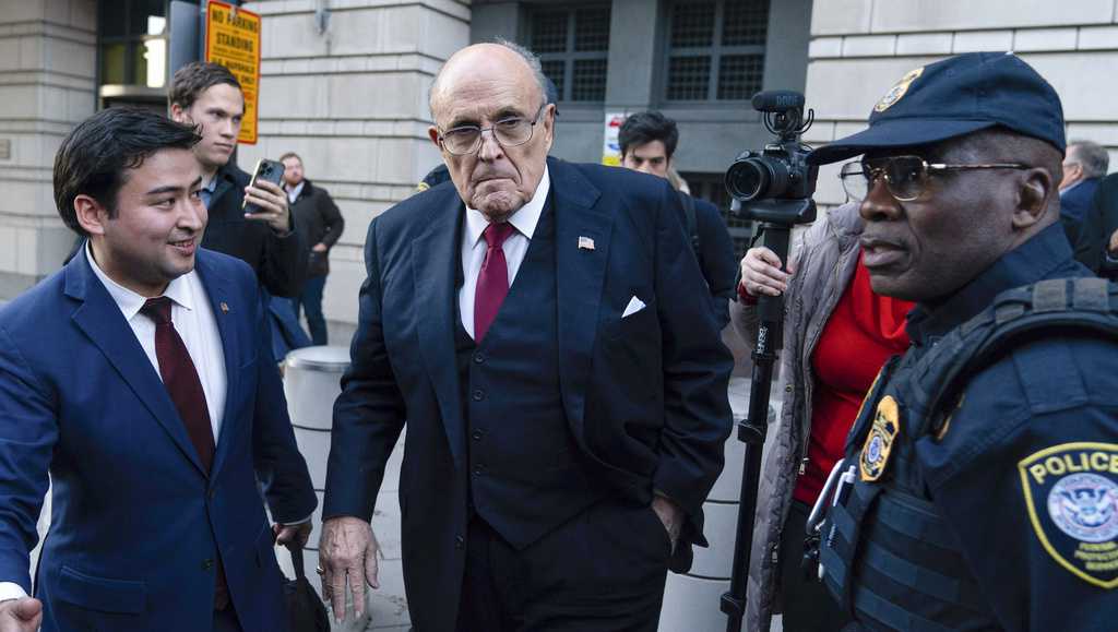 Moving company expected at Giuliani’s NYC apartment for asset handover [Video]