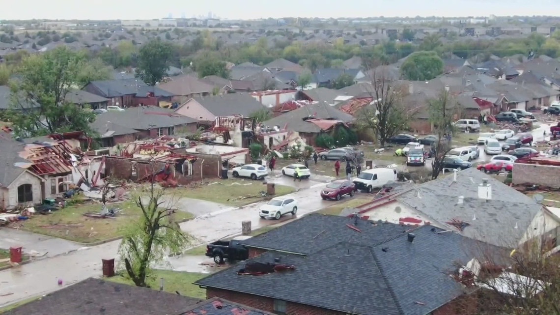 Severe storms, tornadoes in Oklahoma injure at least 11 people, leave thousands without power [Video]