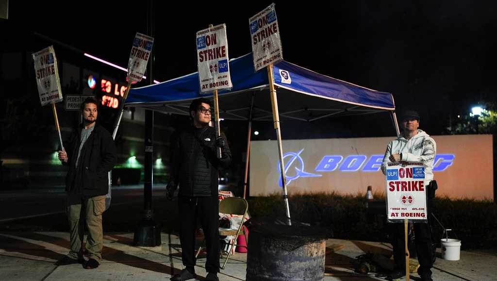 Boeing machinists are holding a contract vote that could end their 7-week strike [Video]