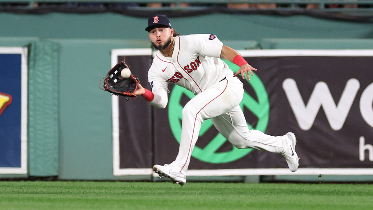 Wilyer Abreu joins impressive company with first Gold Glove  NECN [Video]