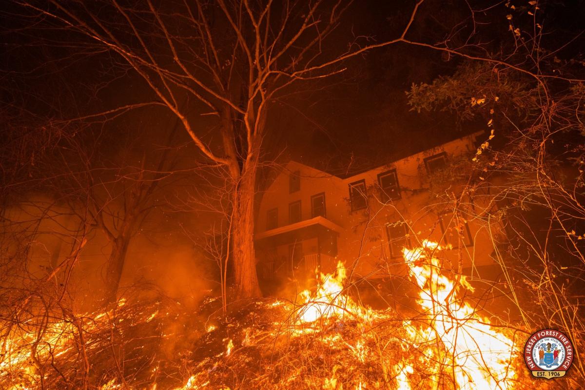 Incredible photos show New Jersey firefighters battling flames around home [Video]