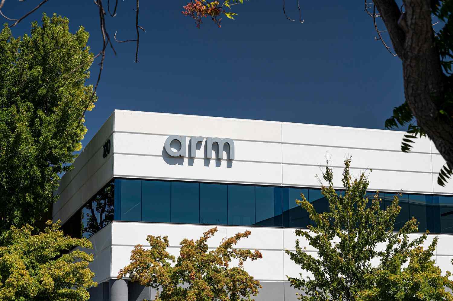 What Wall Street Analysts Think of Arm’s Stock Ahead of Earnings [Video]