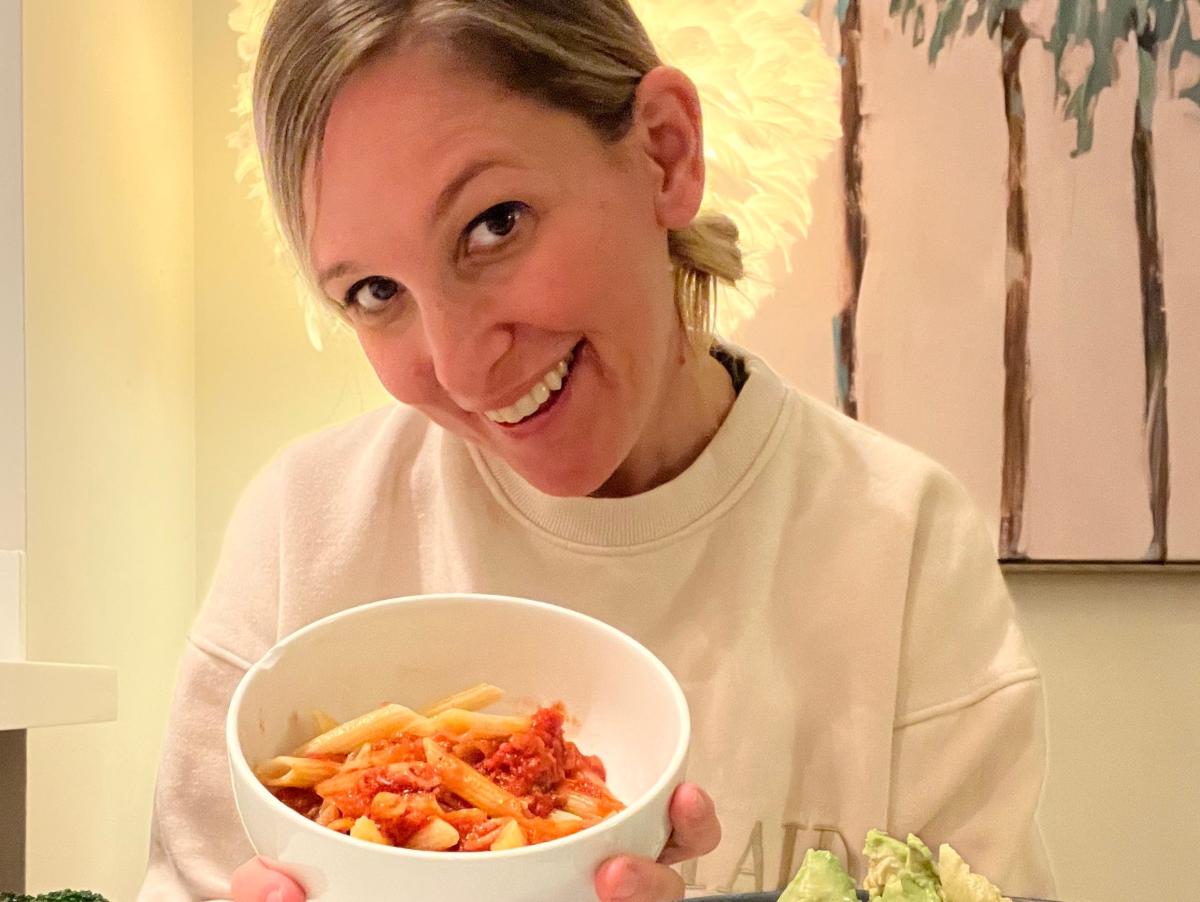 I tried eating the same dinner for 2 weeks straight, and there were so many benefits that I’d totally do it again [Video]