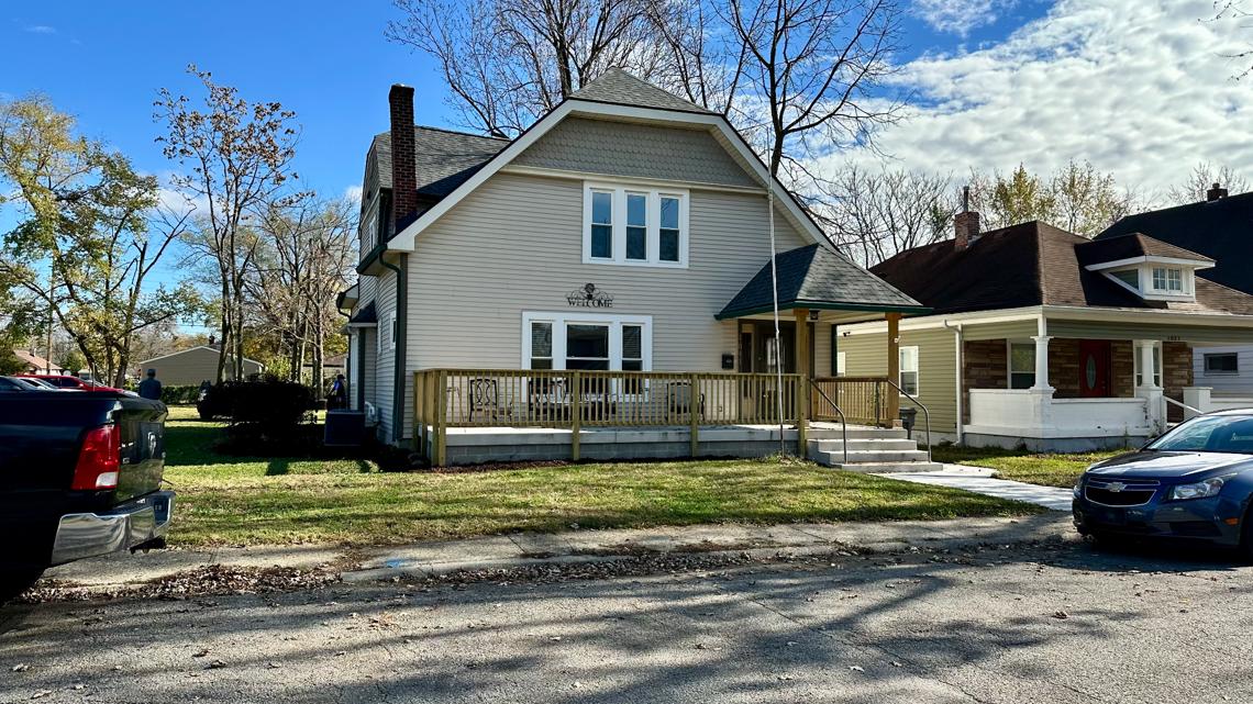 Home Depot volunteers remodel two Indy homes for veterans [Video]