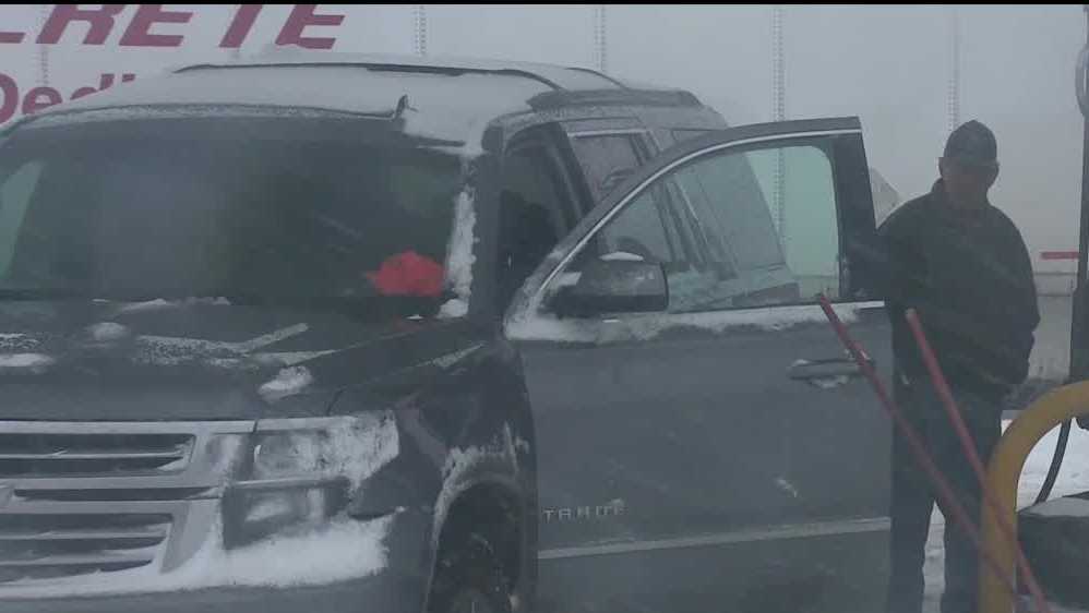 Blizzard conditions in New Mexico keep drivers off the roads [Video]