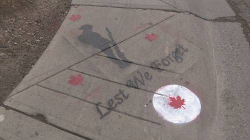 Calgary volunteers create sidewalk honouring veterans [Video]