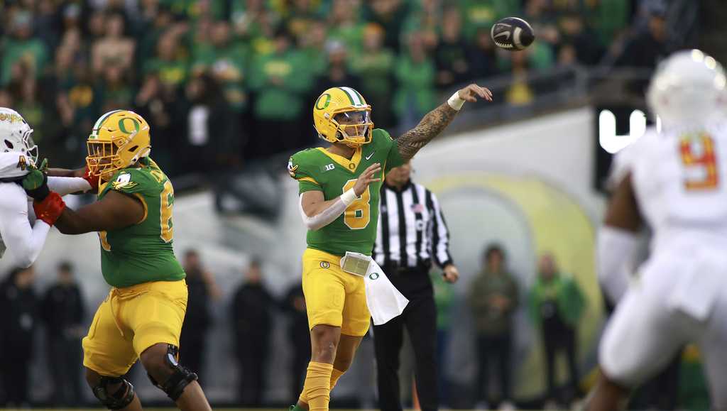 Oregon’s Dillon Gabriel breaks NCAA record for total touchdowns [Video]