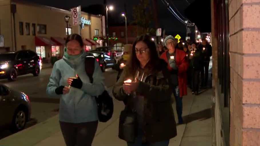 Milwaukee Ald. Jonathan Brostoff honored with candlelight vigil [Video]