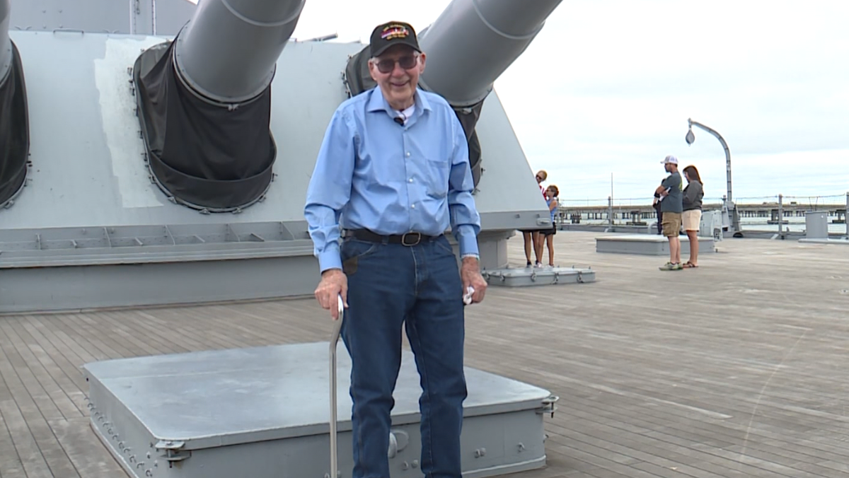 Grandview World War II veteran returns to the ship he calls home [Video]