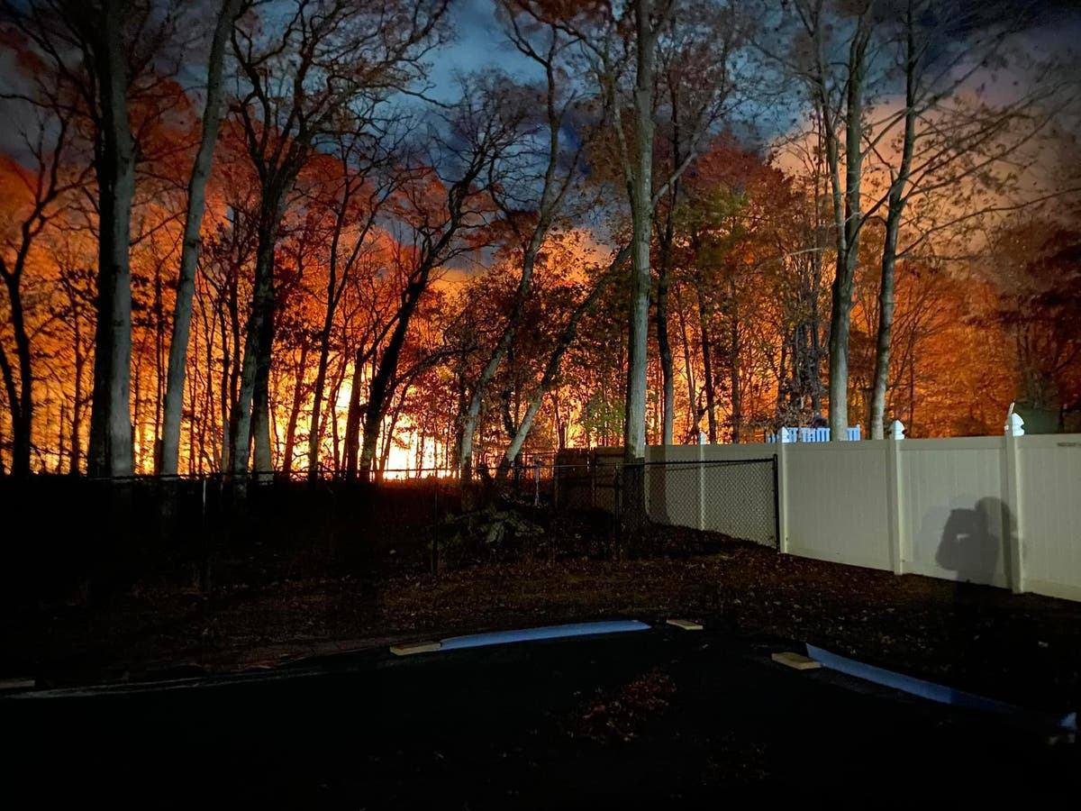 Volunteer firefighter is arrested on suspicion of starting New York brush fire [Video]