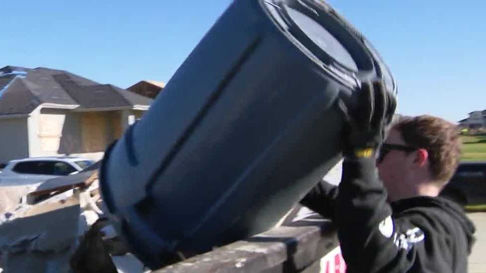 Elkhorn volunteers help clean tornado damage [Video]