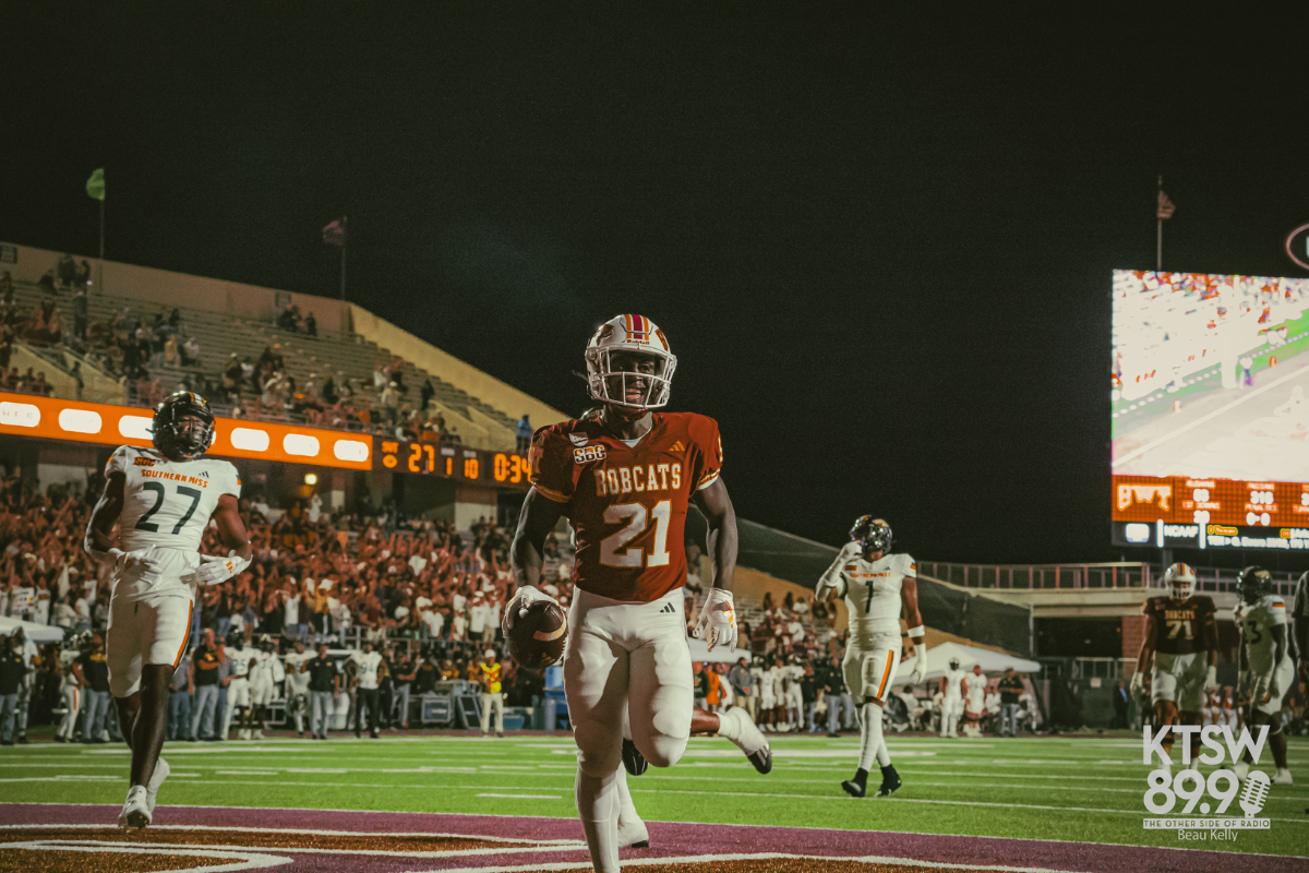 Record-breaking Homecoming Win for the Bobcats  KTSW 89.9 [Video]