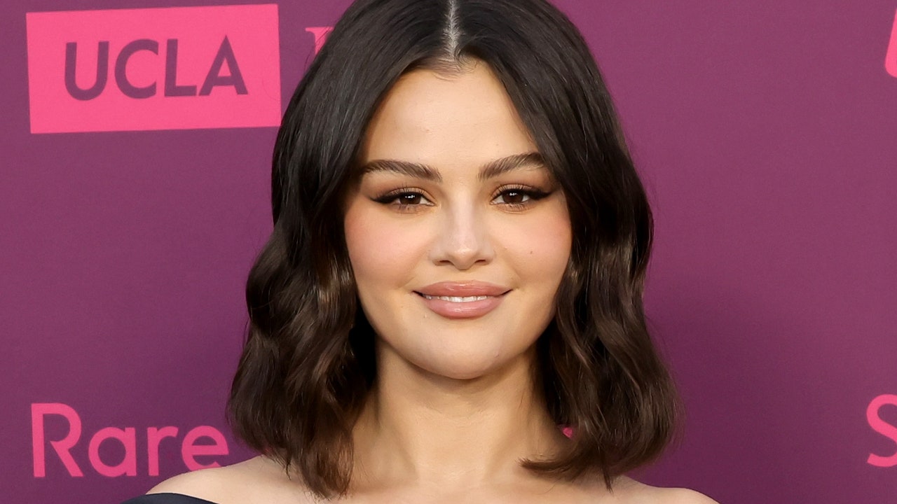 Selena Gomez Did the Impossible and Made a Combover Look Cute  See Photos [Video]