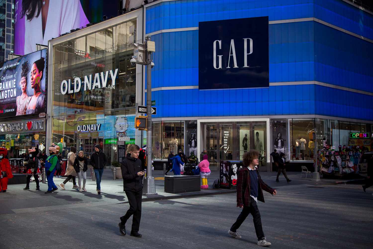 What Analysts Think of Gap Stock Ahead of Earnings [Video]