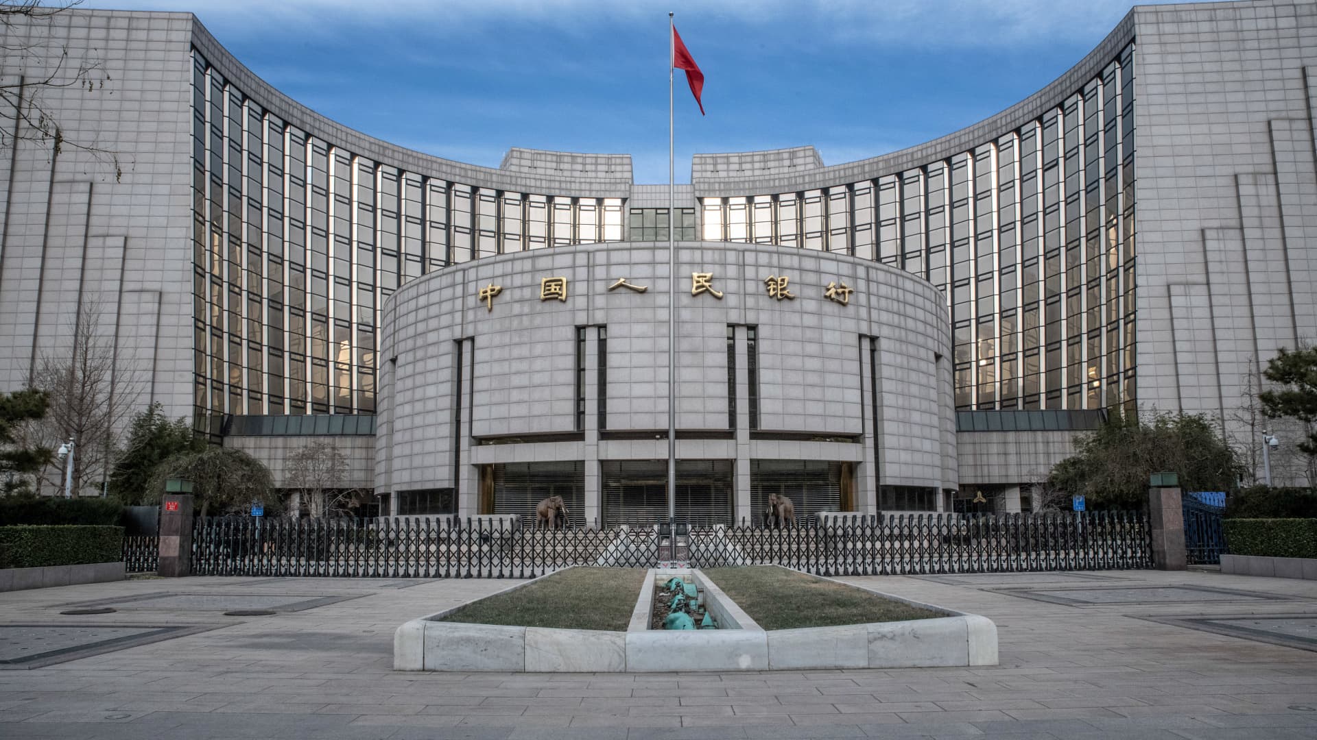 China keeps benchmark lending rates steady as Beijing assesses stimulus measures [Video]