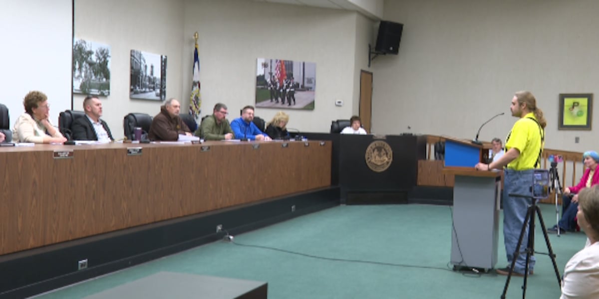 Parkersburg residents express salary concerns at council [Video]