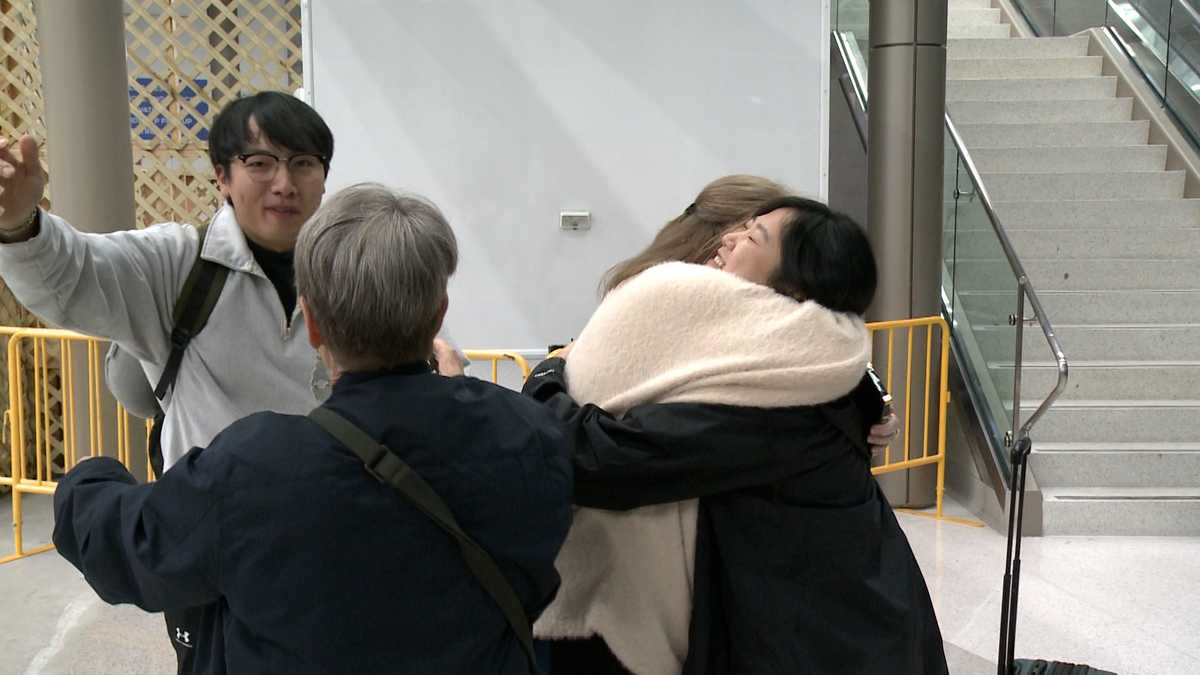 Families reunite at XNA amid busy Thanksgiving travel [Video]