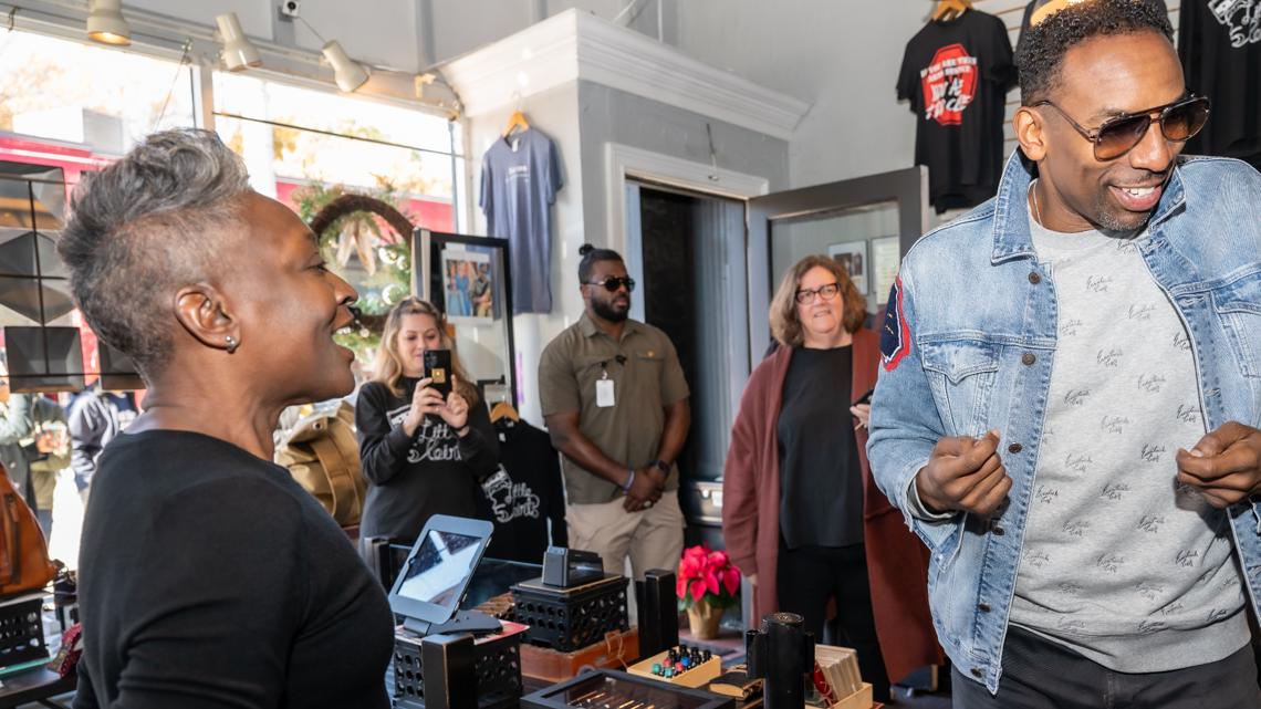 Atlanta Small Business Saturday: Mayor Dickens’ tour [Video]