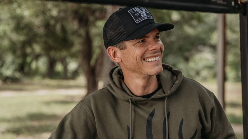 Granger Smith Warns Smartphones Stuck Life Away [Video]