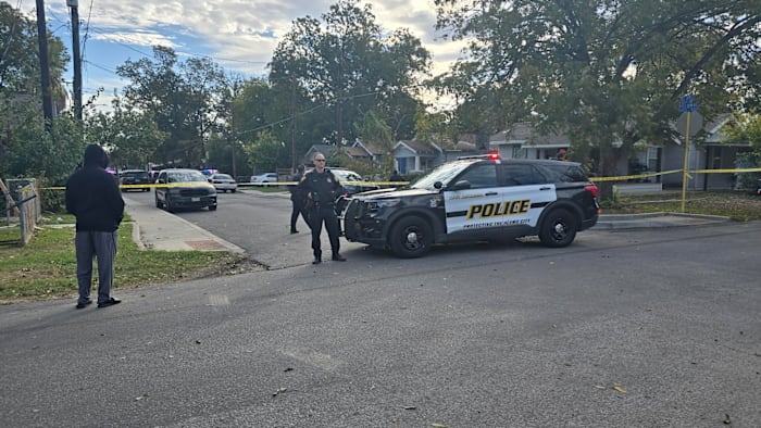 2 dead, 2 injured in shooting on East Side, SAPD says [Video]