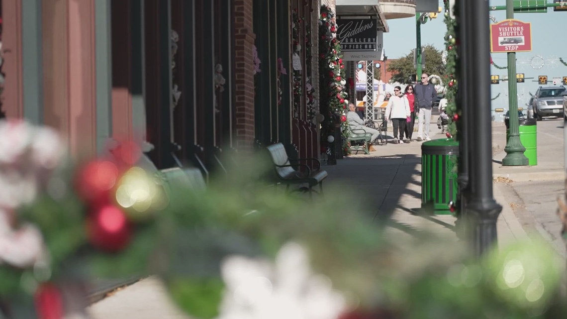 Shoppers travel to the Christmas Captial of Texas for Small Business Saturday [Video]