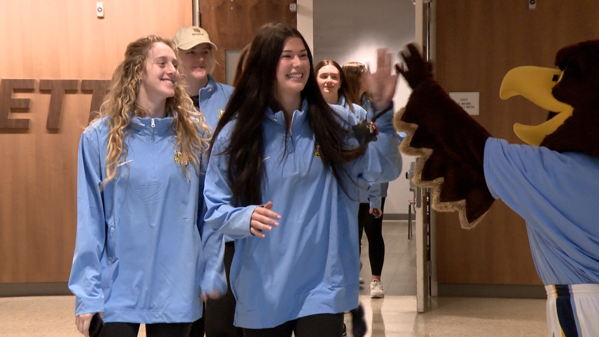 Marquette Volleyball leaves for NCAA tournament [Video]