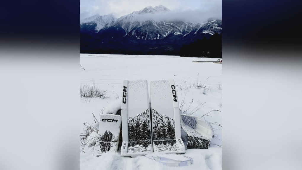 Hockey goalie honour Jasper on pads [Video]