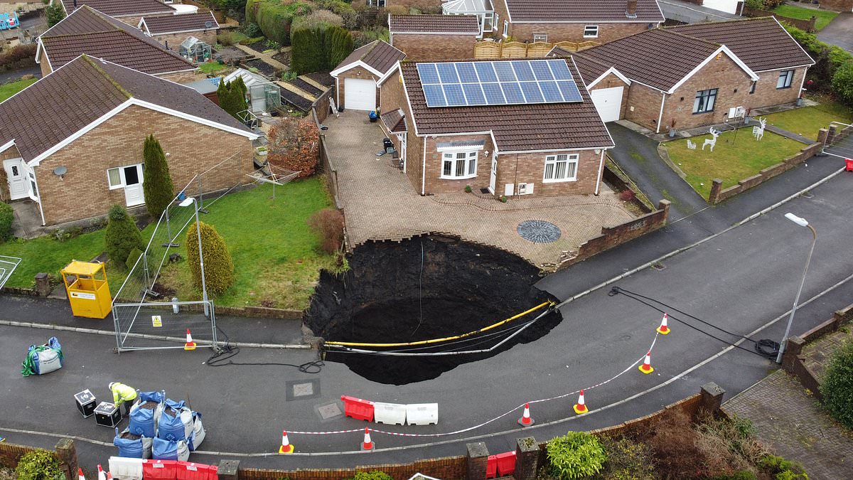 Storm Darragh stops work to repair Britain’s biggest sinkhole as locals forced out of their homes say they have no idea if they’ll be back by Christmas [Video]