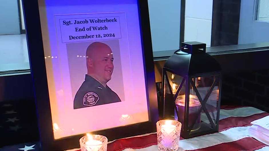 Biddeford community holds vigil for police sergeant killed in a crash [Video]