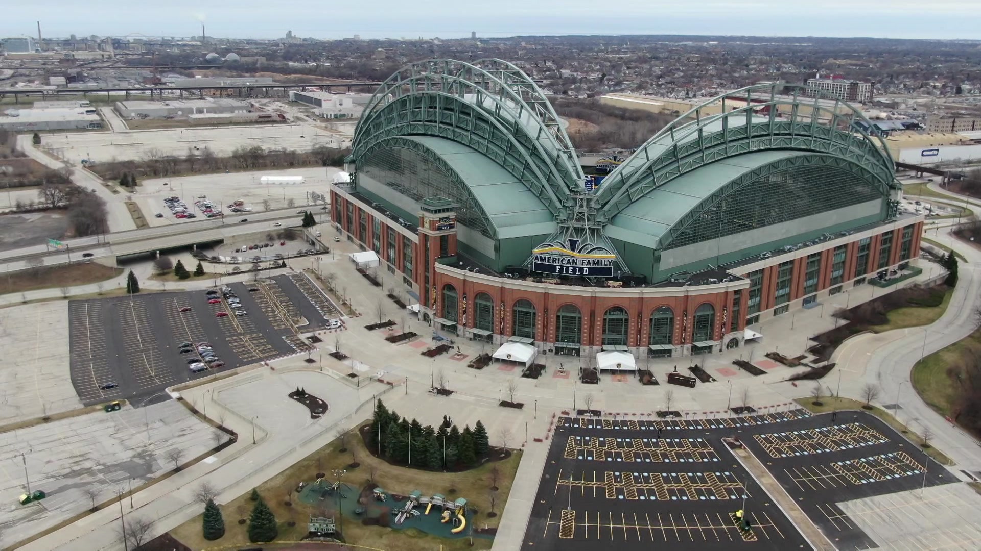 AmFam Field lease agreement approved, ensuring Brewers will remain in Wisconsin through 2050 [Video]