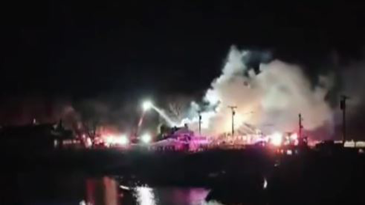 Crews battle huge fire at Perkins Cove in Ogunquit, Maine – Boston News, Weather, Sports [Video]