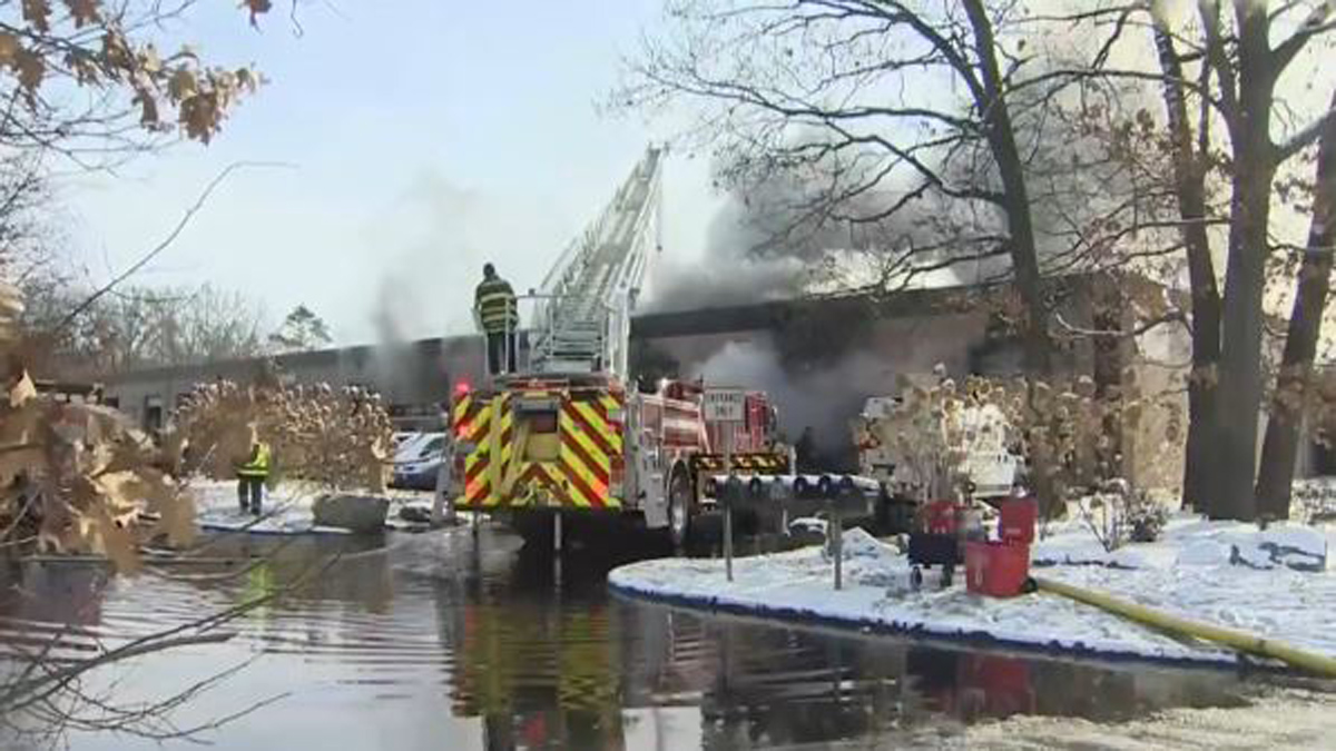 Fire crews battle multi-alarm blaze in industrial warehouse in Tewksbury – Boston News, Weather, Sports [Video]